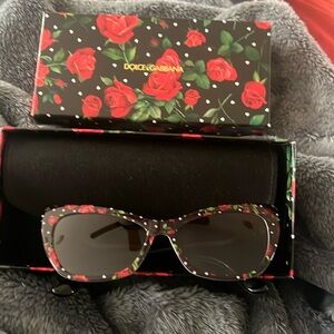Dolce & gabbana sun glasses